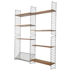 Bokhyllan "The Ladders Shelf" Teakholz String Schrankwand entworfen von Nisse Strinning