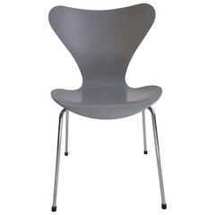 Silla auxiliar modernista clásica, serie 7 de Arne Jacobsen, Fritz Hansen