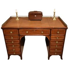Fine Mid-19th Century Mahogany Kneehole Desk