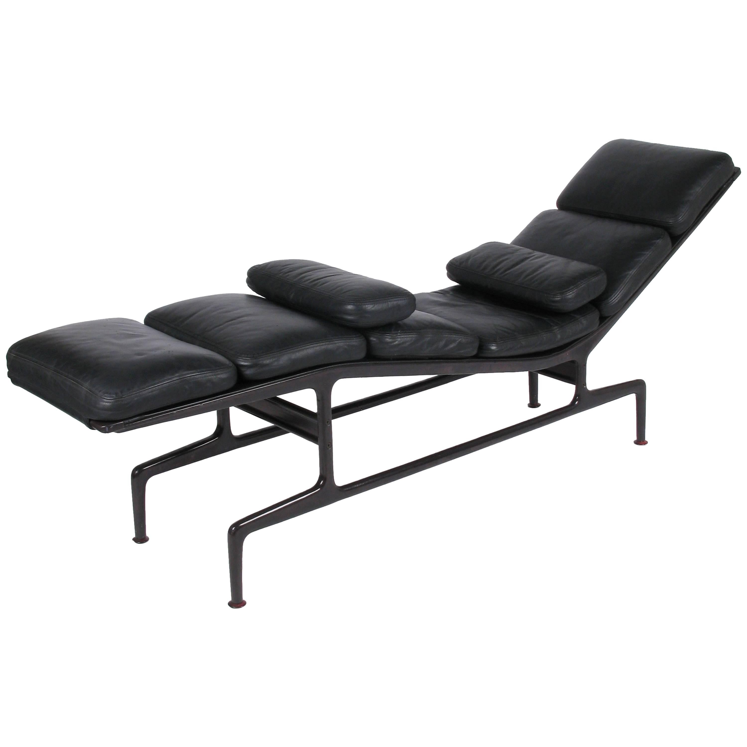 "Billy Wilder" Chaise by Ray & Charles Eames