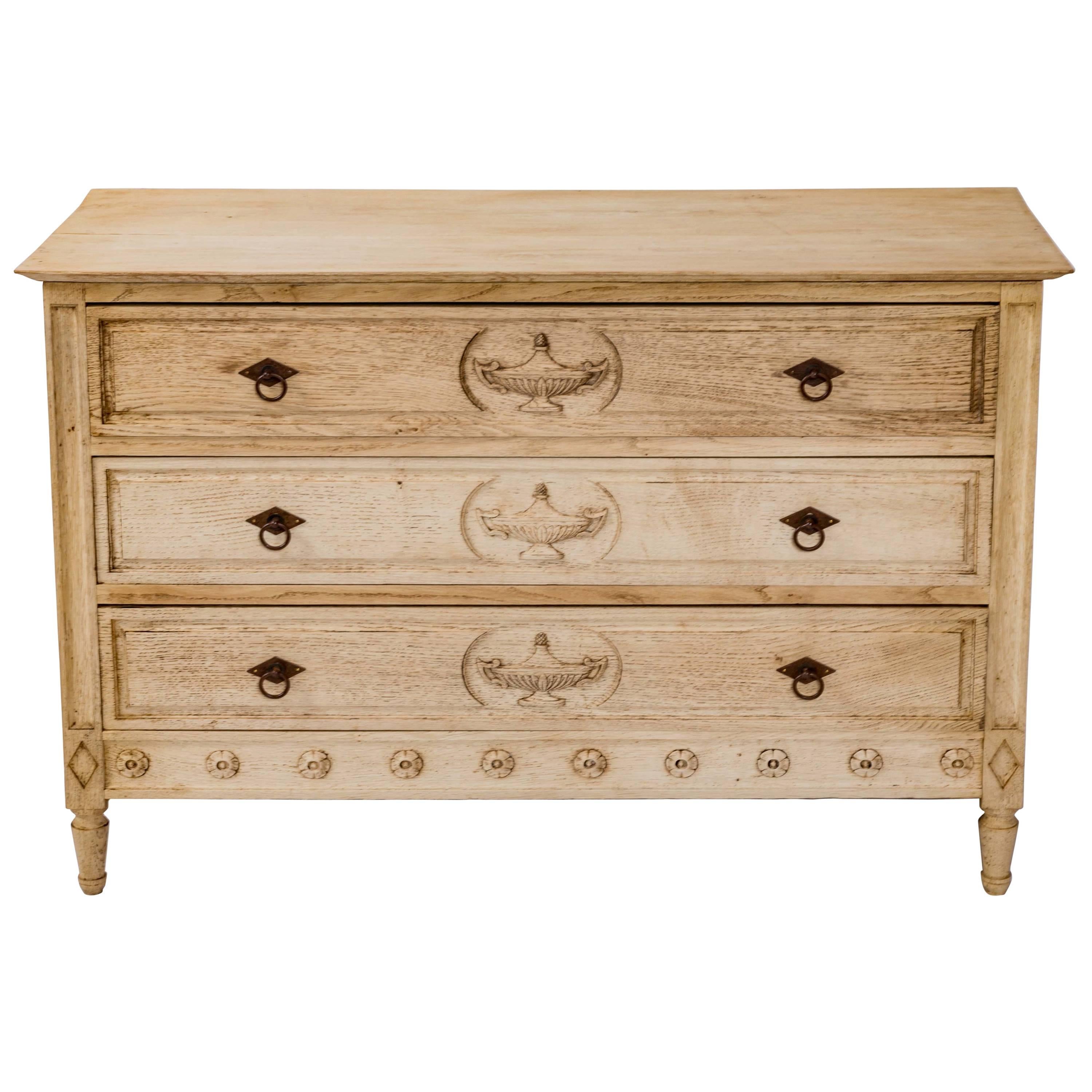 Early 19th Century Bleached Oak Chest of Drawers, France, circa 1825