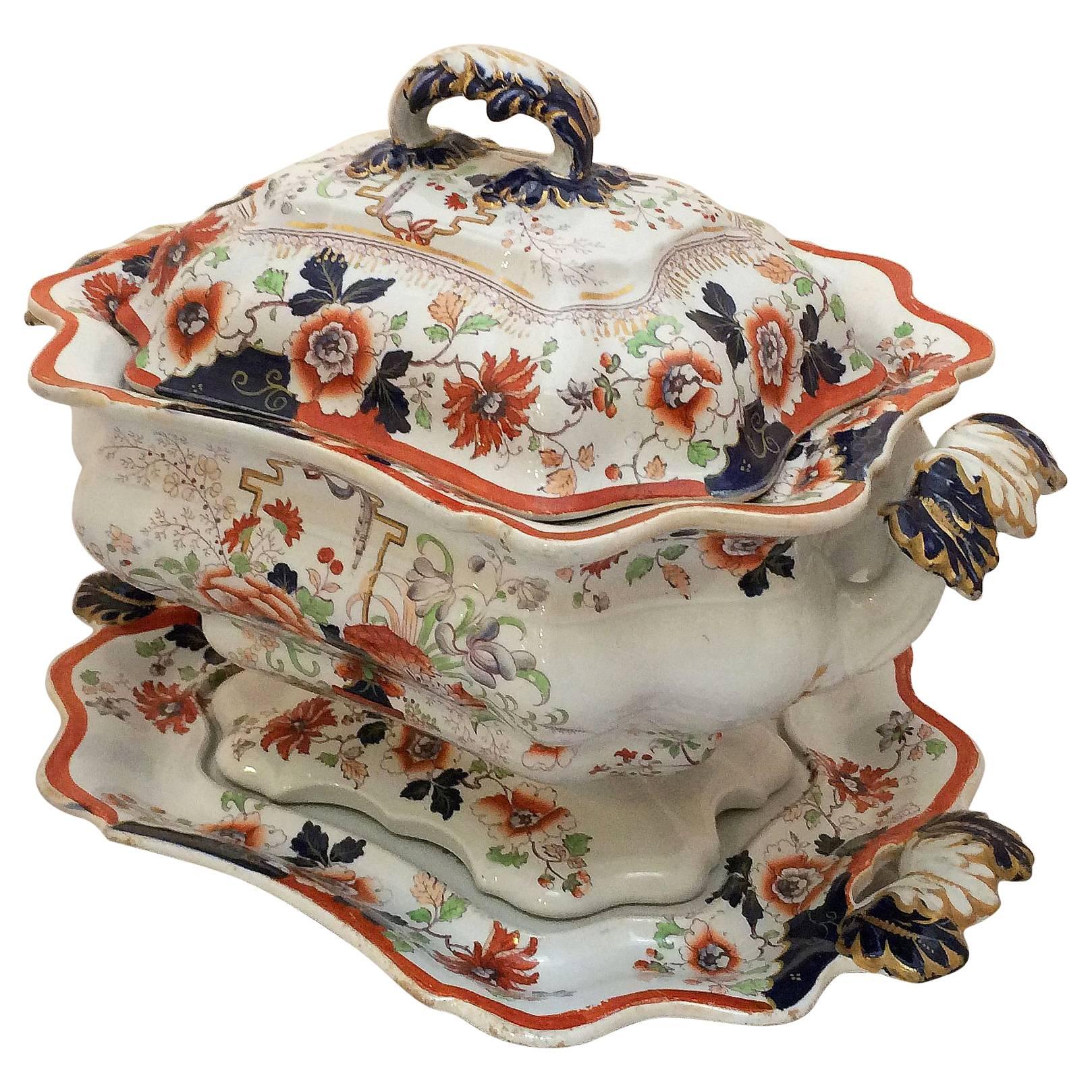 English Ironstone Tureen with Lid and Under-Tray from the Early 19th Century For Sale