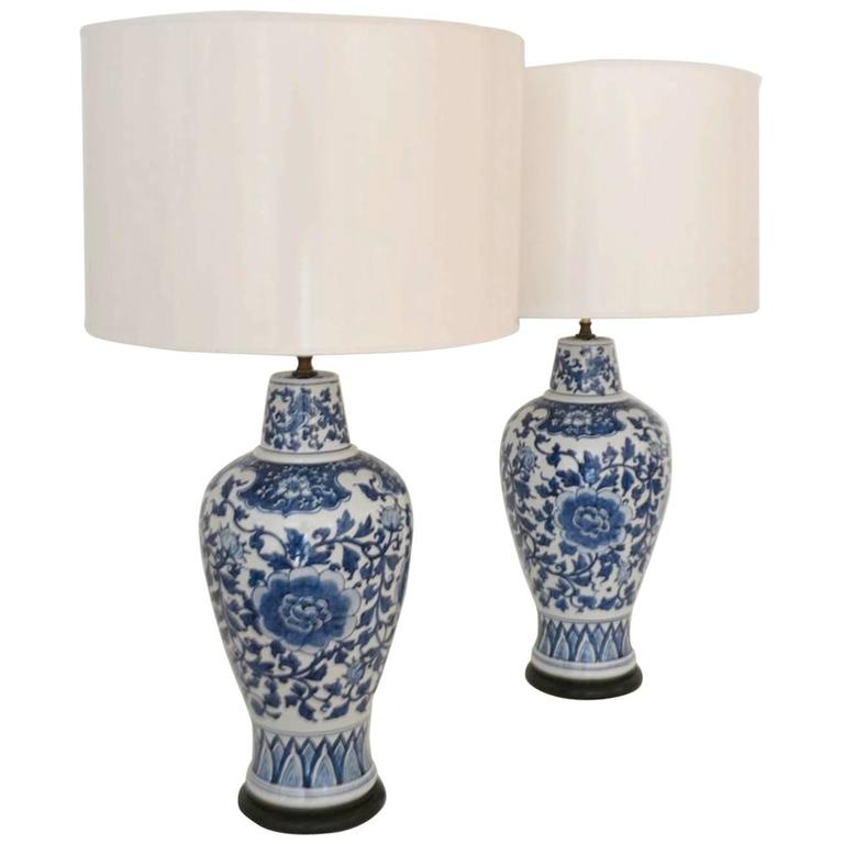 Pair Of Chinese Blue And White Porcelain Chrysanthemum Lamps At 1stdibs Pair Of Hollywood Regency Blue And White Porcelain Table Lamps