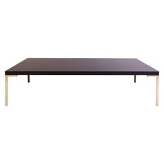 Cocktailtisch Astor aus ebonisiertem Nussbaumholz mit Messingbeinen von Montage, 60"" x 24""