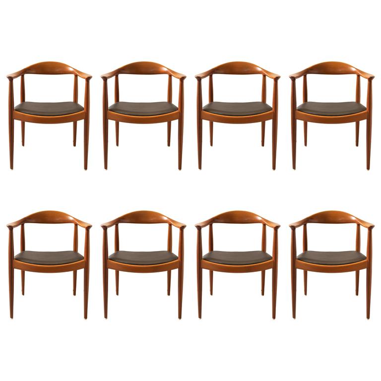 Hans Wegner, Set of Eight Round Back Dining Chairs in Mahogany and