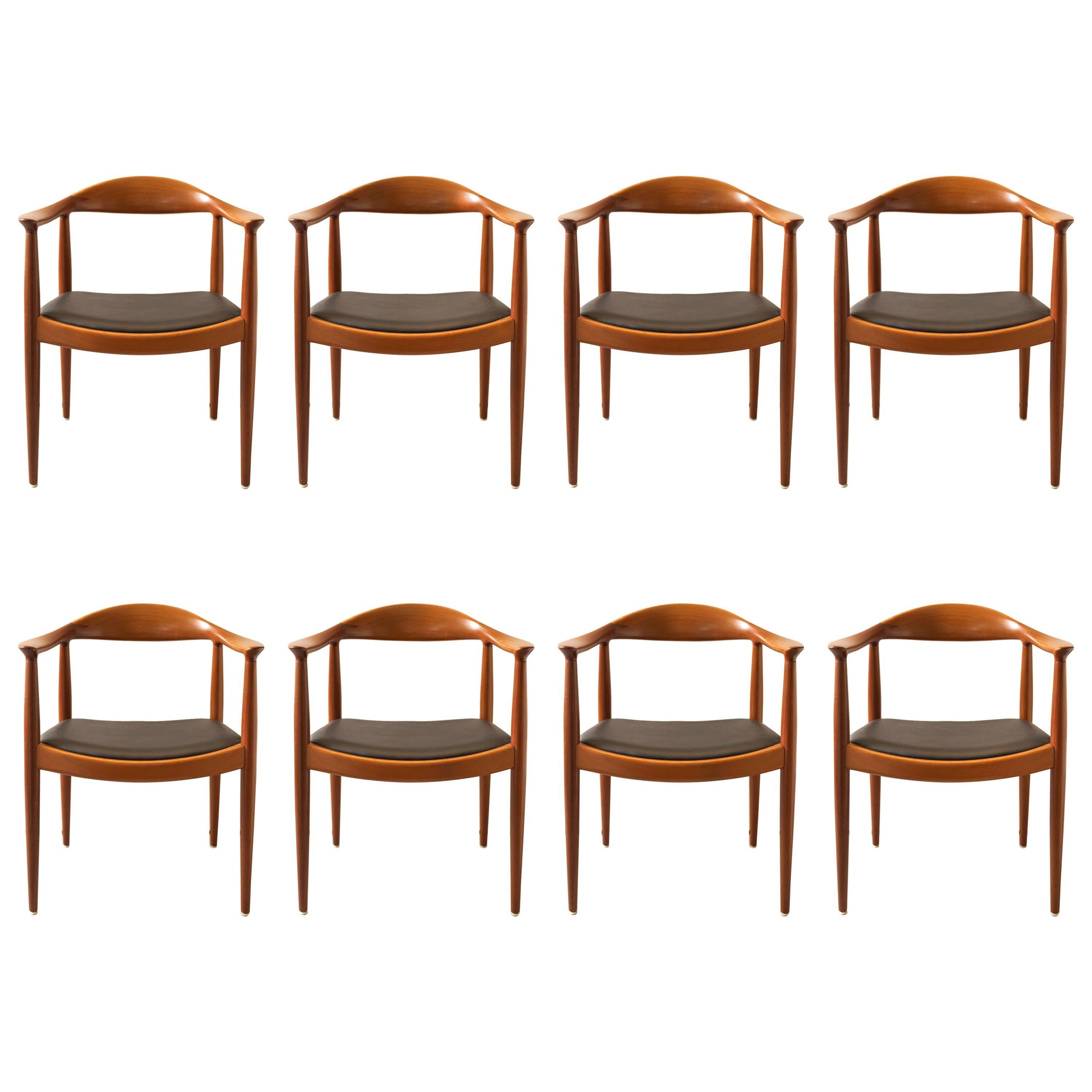 Hans Wegner, Set of Eight Round Back Dining Chairs in Mahogany and Black Leather