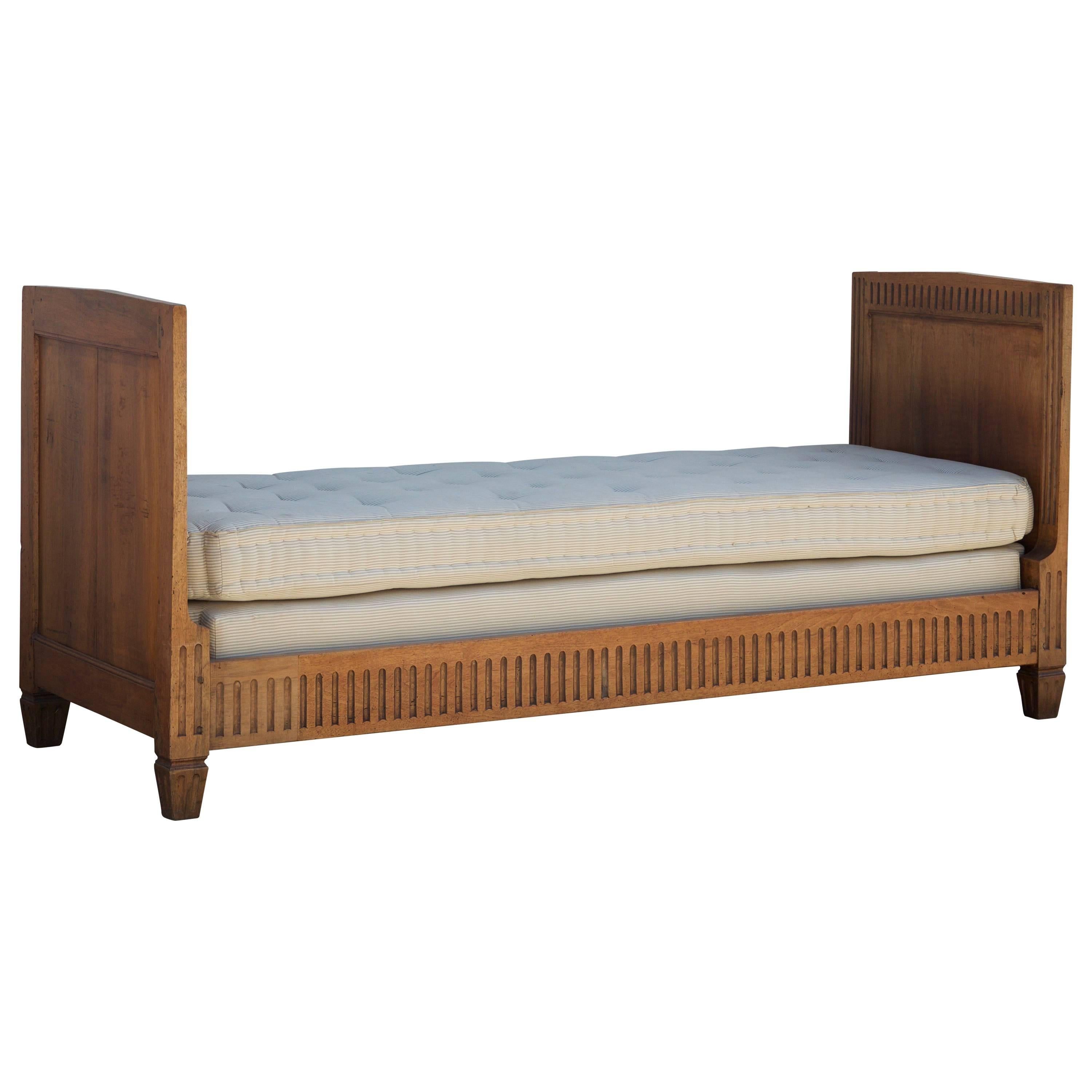 Chic French Louis XVI Style Neoclassical Daybed