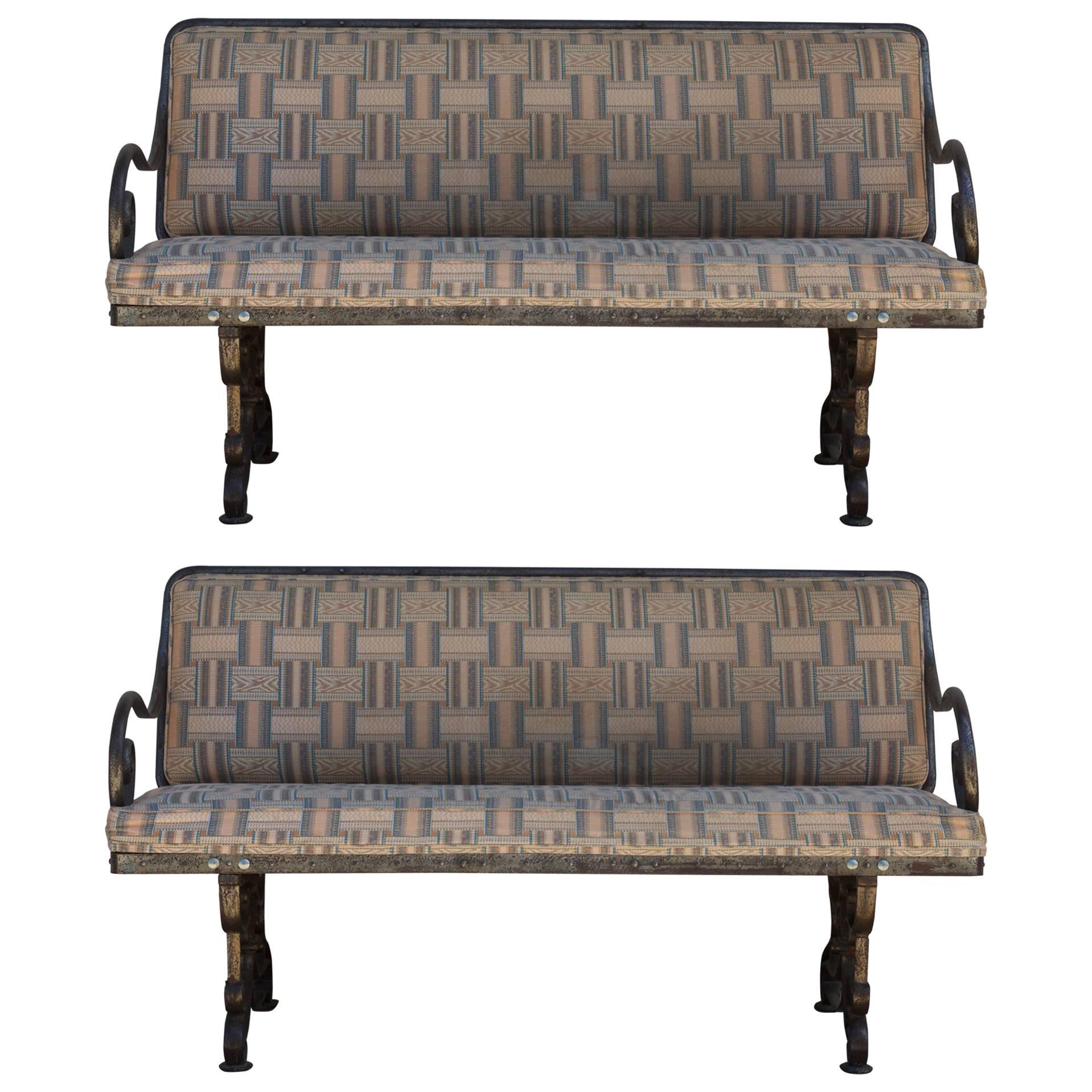Paire de confortables bancs en fer forgé industriel de style Art nouveau français en vente