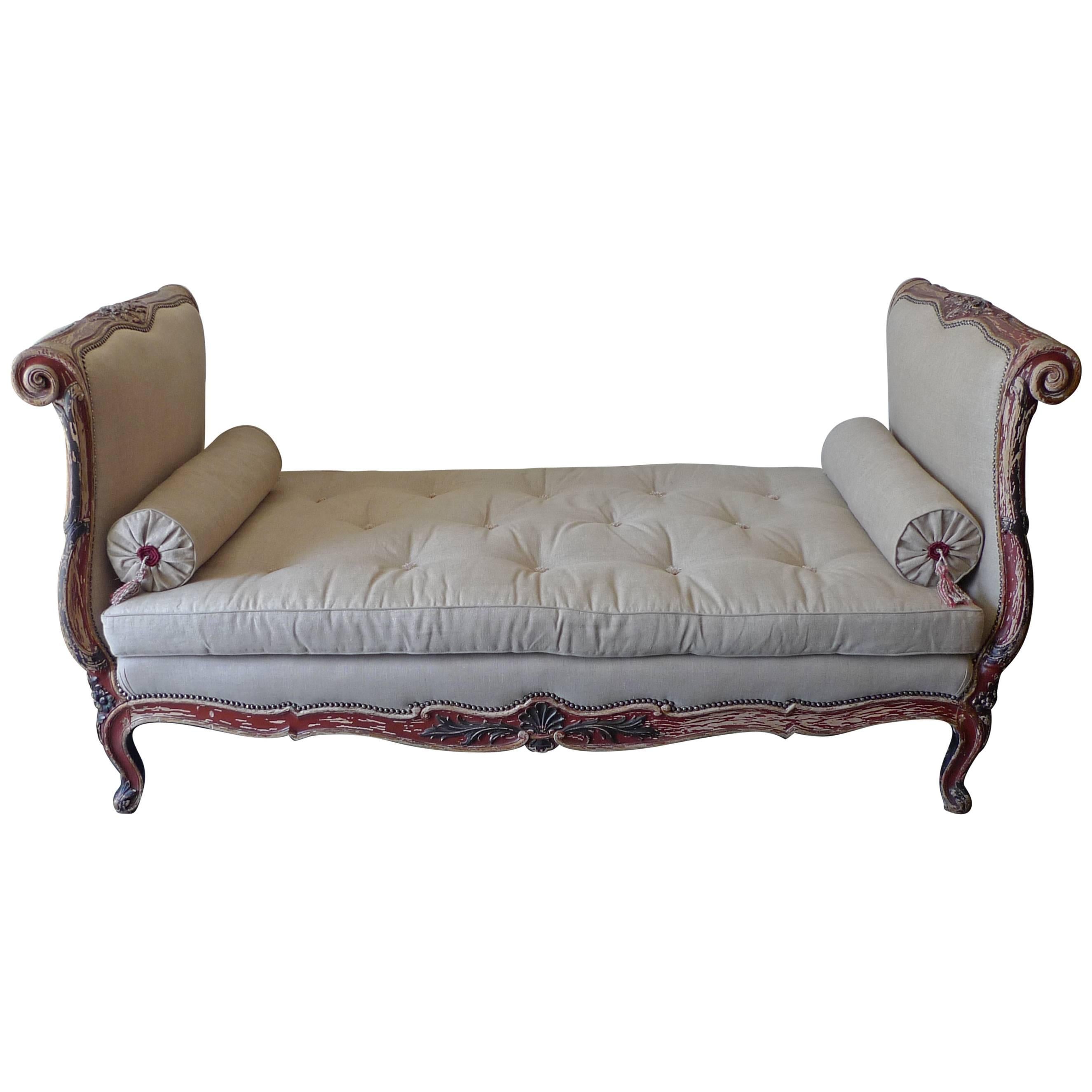French XIX hand-carved painted chaize / daybed.