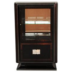 1930s Art Deco Vitrine with Walnut Details 5