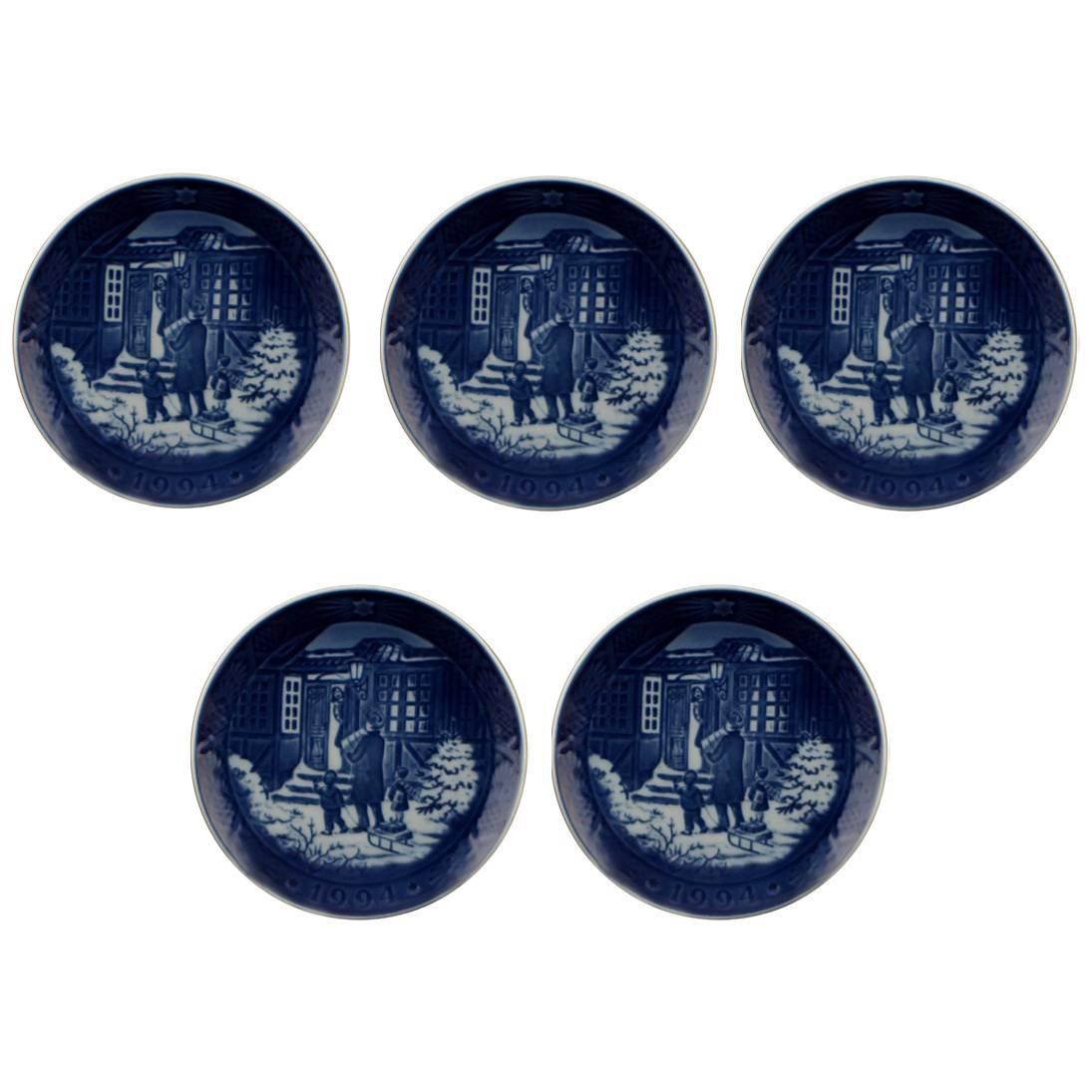 Cinque piatti natalizi e commemorativi di Royal Copenhagen