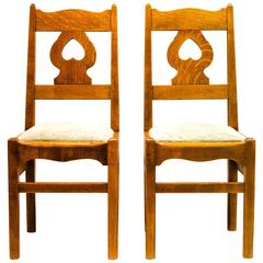 Ein seltenes Paar Arts & Crafts Stühle aus Eichenholz von C F A Voysey