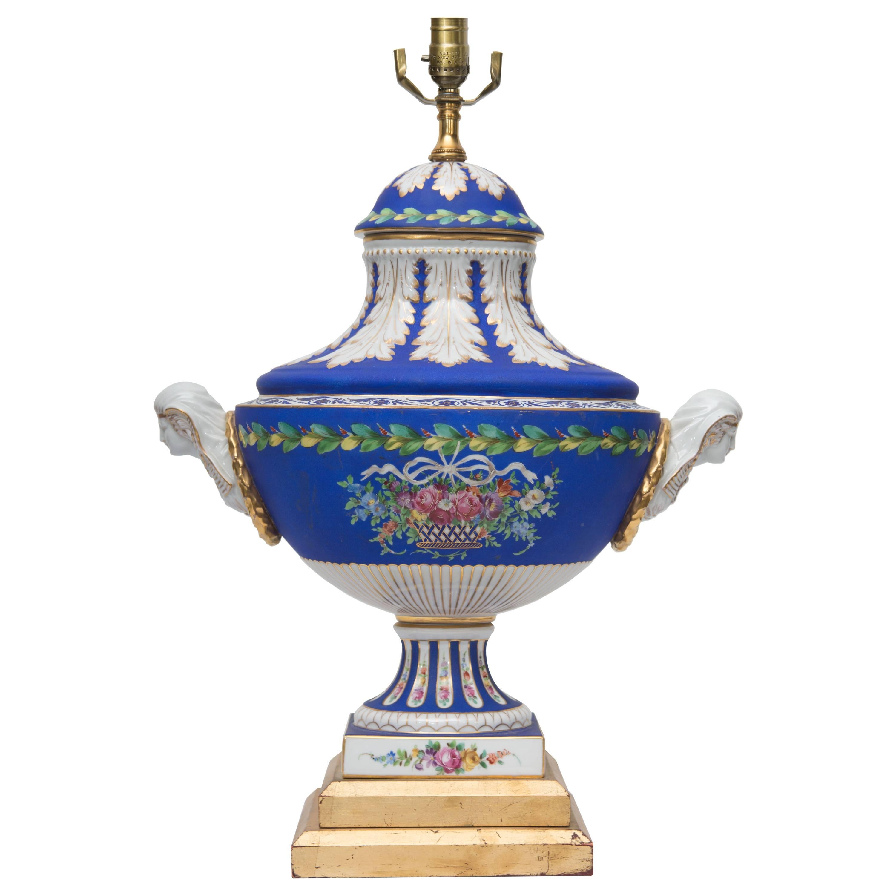 Französische Lampe aus glasiertem Porzellan und Biskuit aus dem 19. Jahrhundert