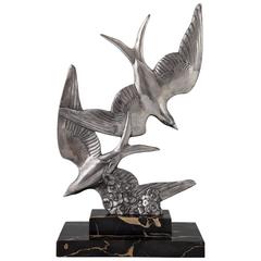 Französische Art-Déco-Skulptur mit fliegenden Vögeln von M. Font:: 1930