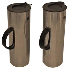 Dos cafeteras térmicas Stelton de acero inoxidable, diseñadas por Erik Magnussen