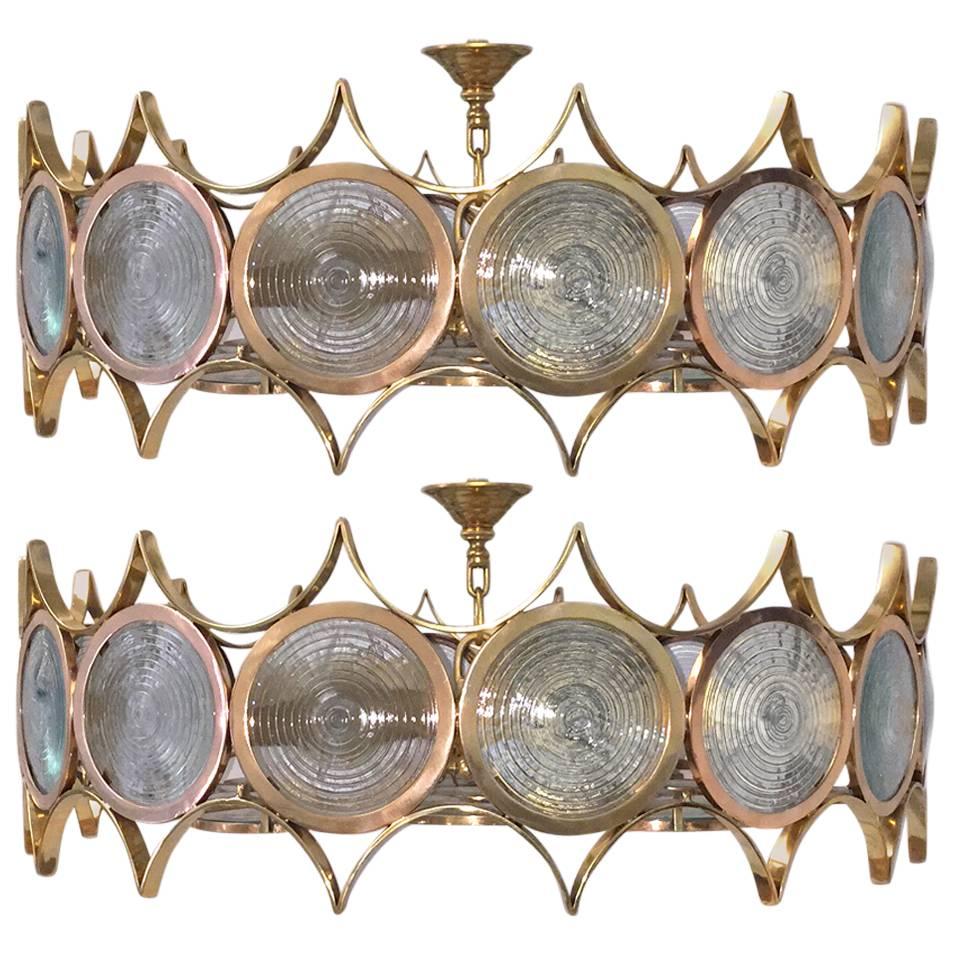 A pair of 1960s Italian light fixtures, polished bronze with convex molded glass insets.

9 Edison lights each.

Measure: 38″ diameter, 13″ height of body, 16″ min. drop.