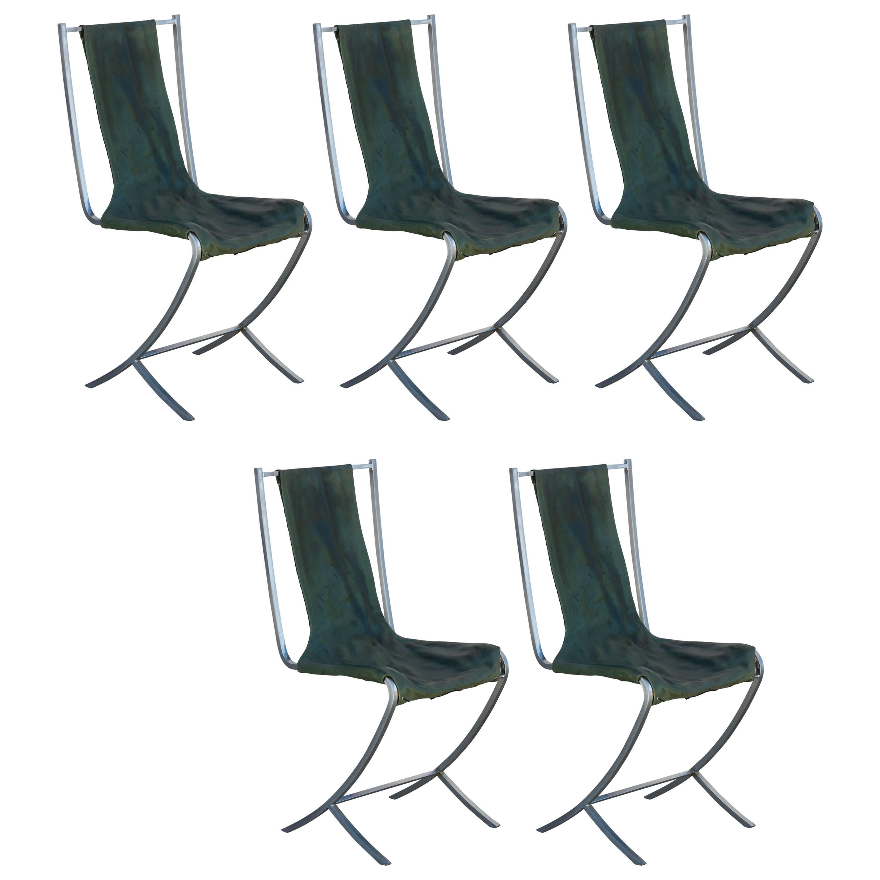 Rare ensemble de cinq chaises en acier inoxydable de la Maison Jansen en vente