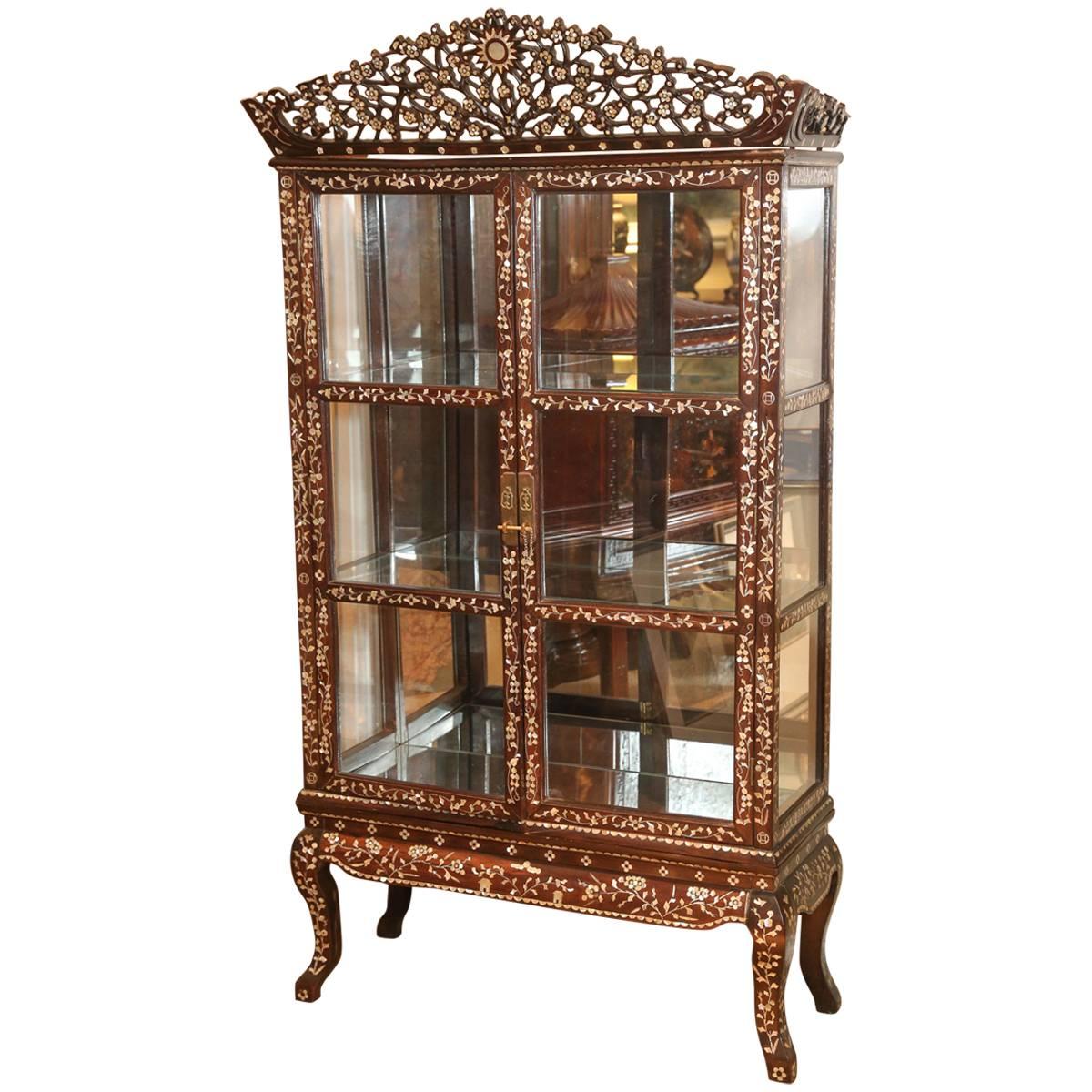 vitrine chinoise du 19ème siècle Marqueterie de nacre et bois ébénisé