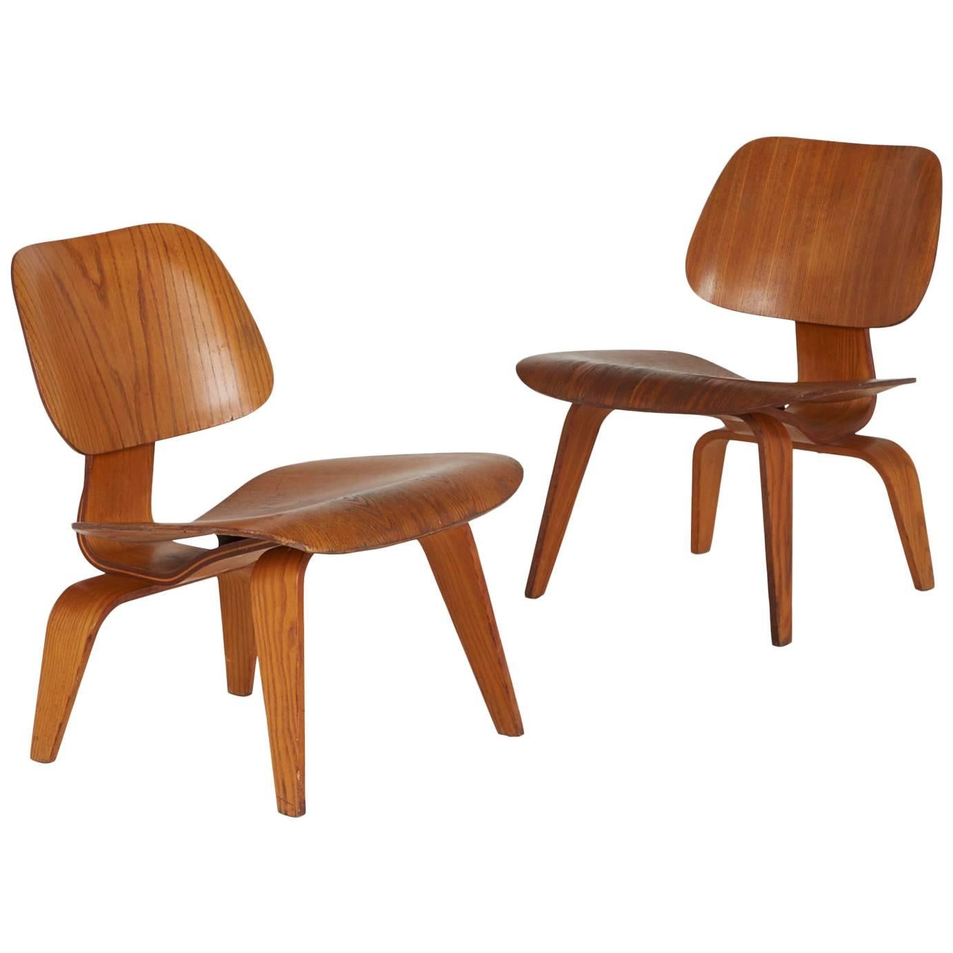 Charles and Ray Eames LCW Lounge Chairs, Early Production, circa 1950, Rare Pair