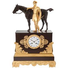 Bonne pendule de cheminée française en bronze doré d'époque Charles X / Louis Philippe, vers 1840