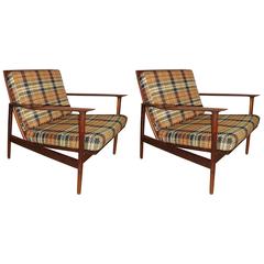 Pair of Ib Kofod-Larsen Stamped Lounge Chairs 5