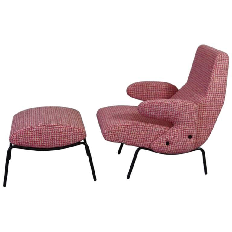 Delfino Lounge Chair and Pouf by Eberto Carboni For Sale