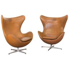 Fauteuils oeufs en cuir vintage par Arne Jacobsen