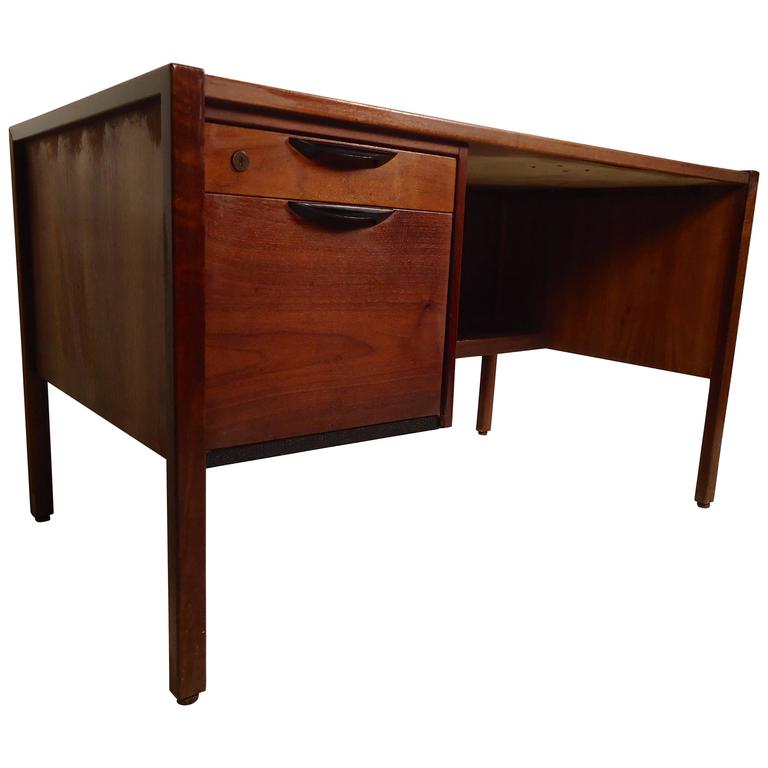 Mid Century Modern Desk By For At 1stdibs Mid Century Modern Desk By Jens Risom