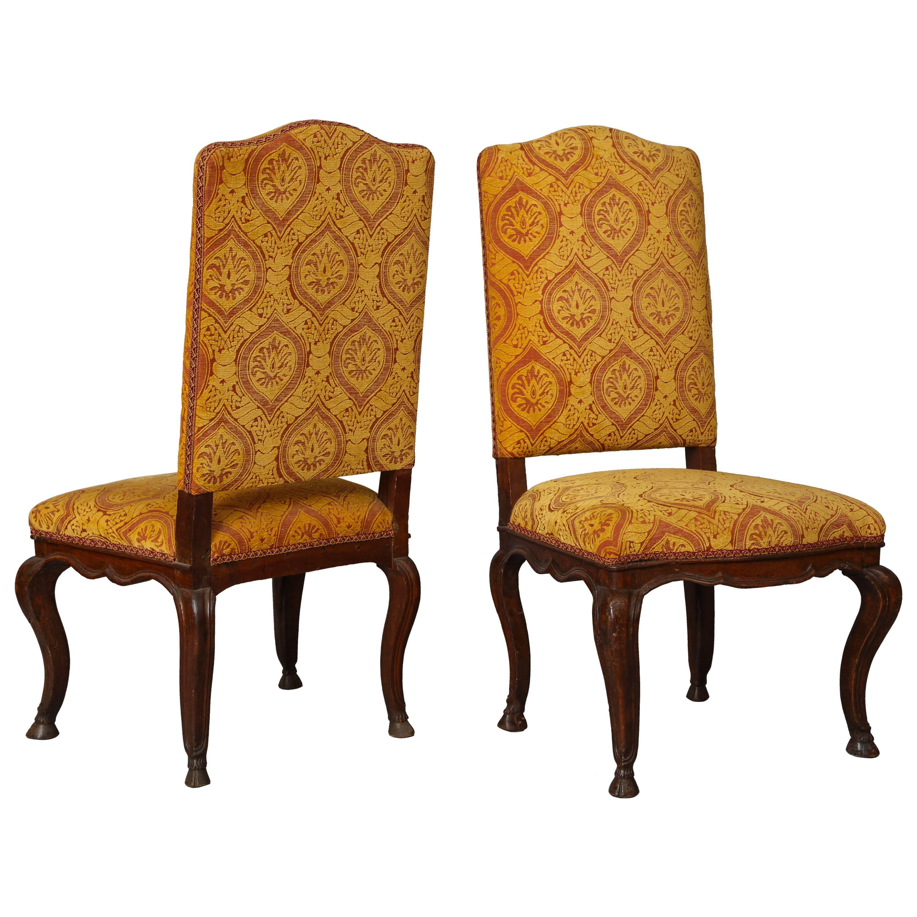 Italian Early 18th Century Pair of Carved Walnut Side Chairs