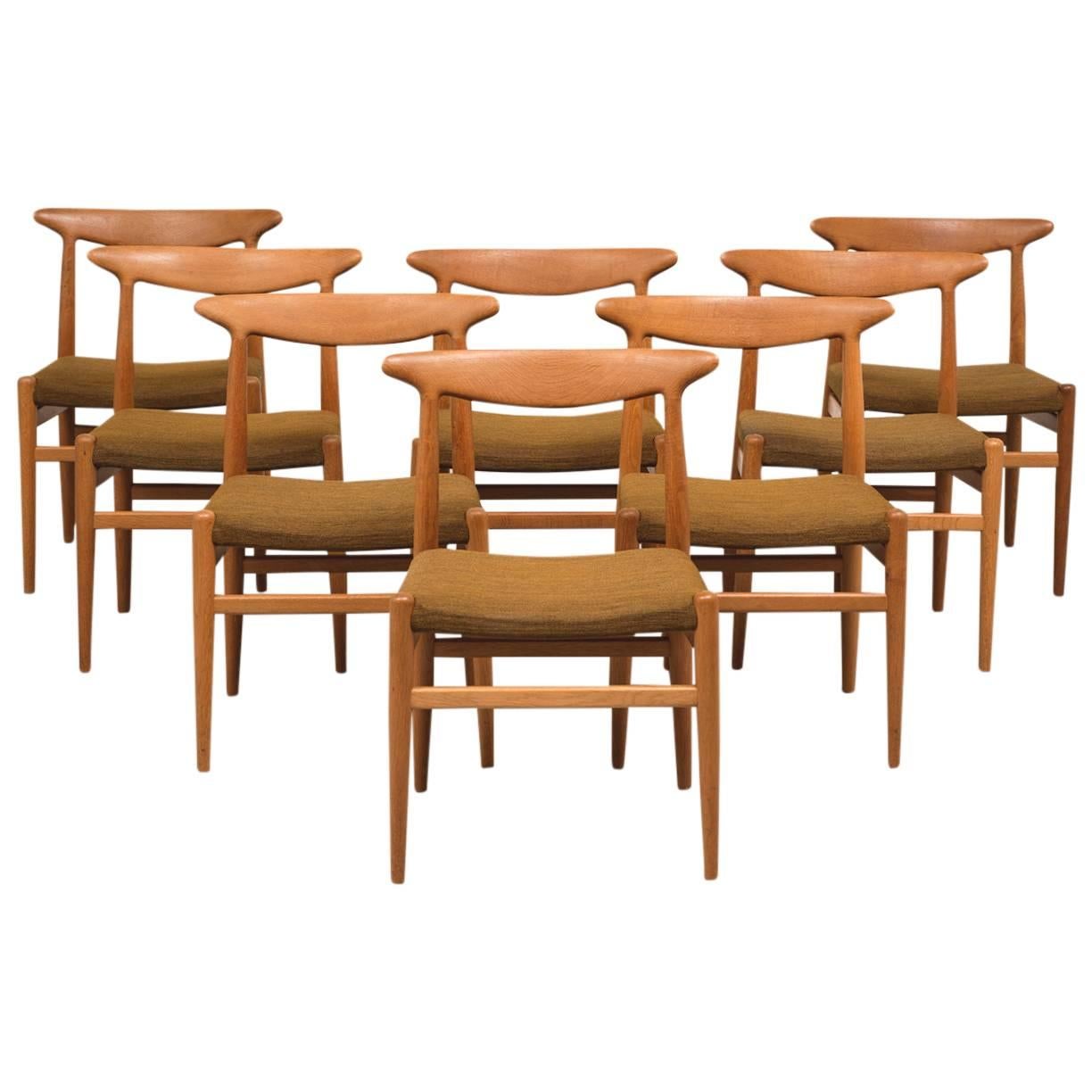 Set of Eight Dining Chairs Model W2 in Teak by Hans Wegner