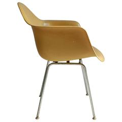 Charles and Ray Eames Arm Shell Chair, Classic Mid-Century Modern