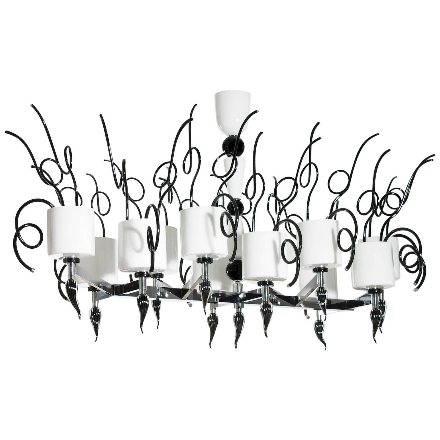 Italian Venetian Black and White Chandelier in Murano Glass, circa 1990s