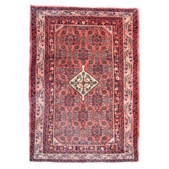 Rustikaler handgefertigter rustikaler Vintage-Teppich, traditioneller türkischer Teppich aus roter und rosa Wolle