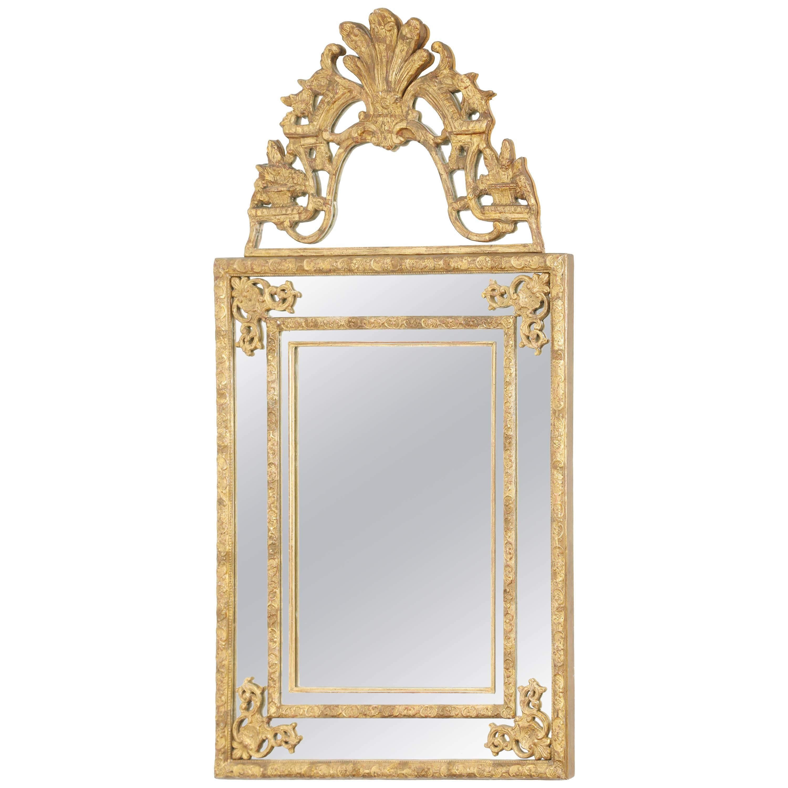 Miroir en bois doré de style Régence