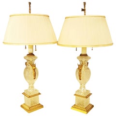 Paire de lampes en verre fin de style Hollywood Regency avec poignées en forme de cygne