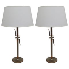 Paire de lampes de table en cuivre nickelé de style mi-siècle moderne attribuée à James Mont