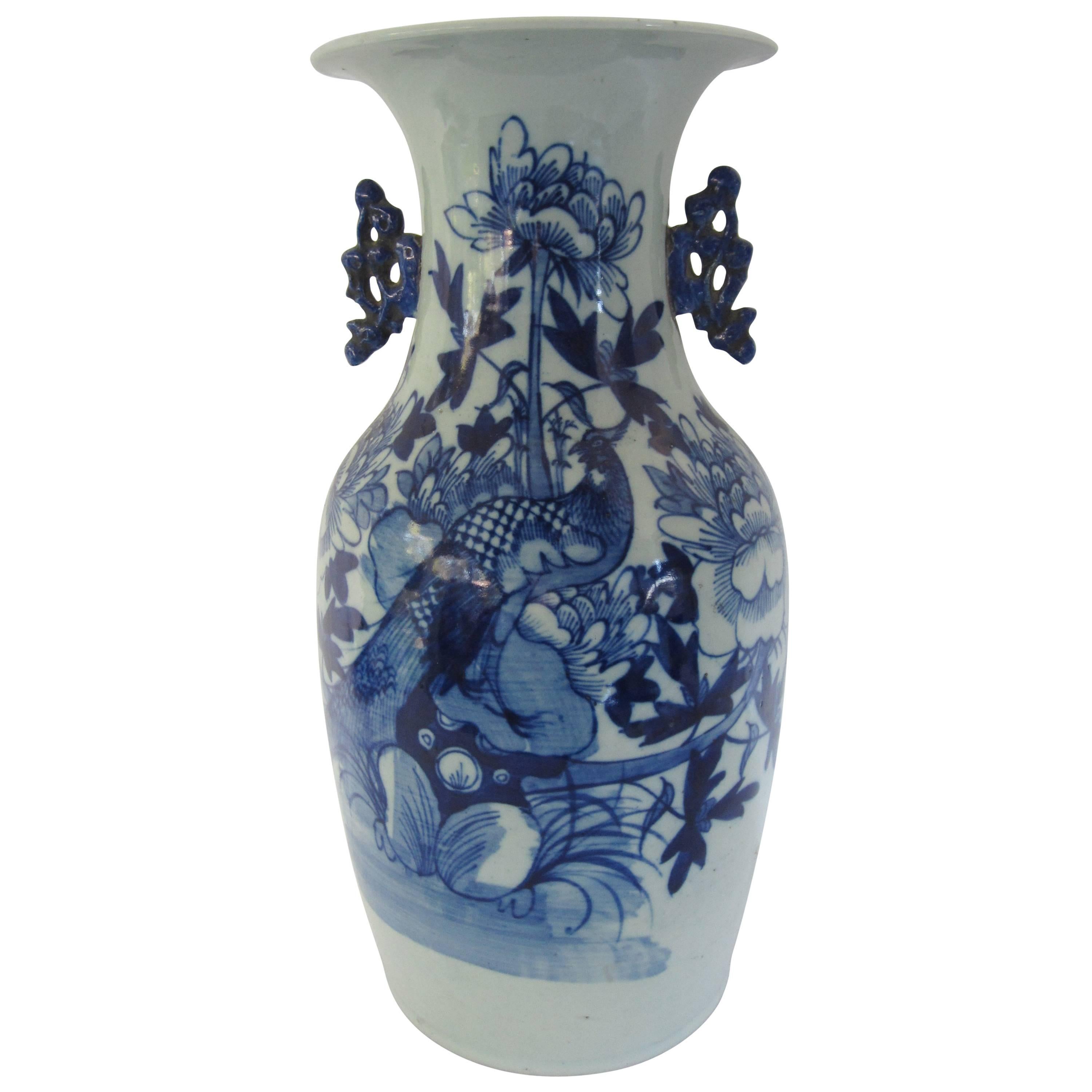 Chinesische blau-weiße Vase im Angebot