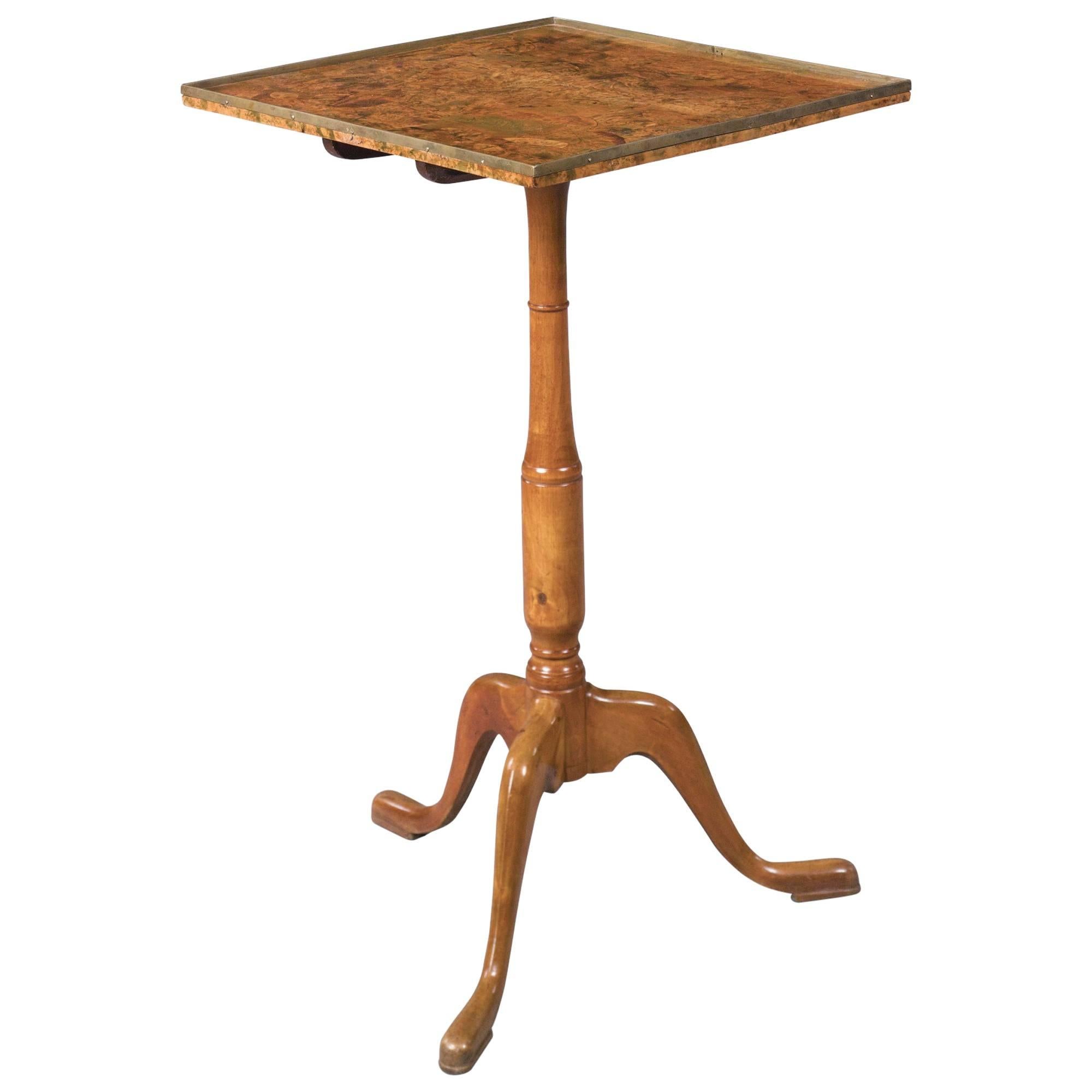Table suédoise à plateau basculant en ronce de noyer, fin du 18ème siècle