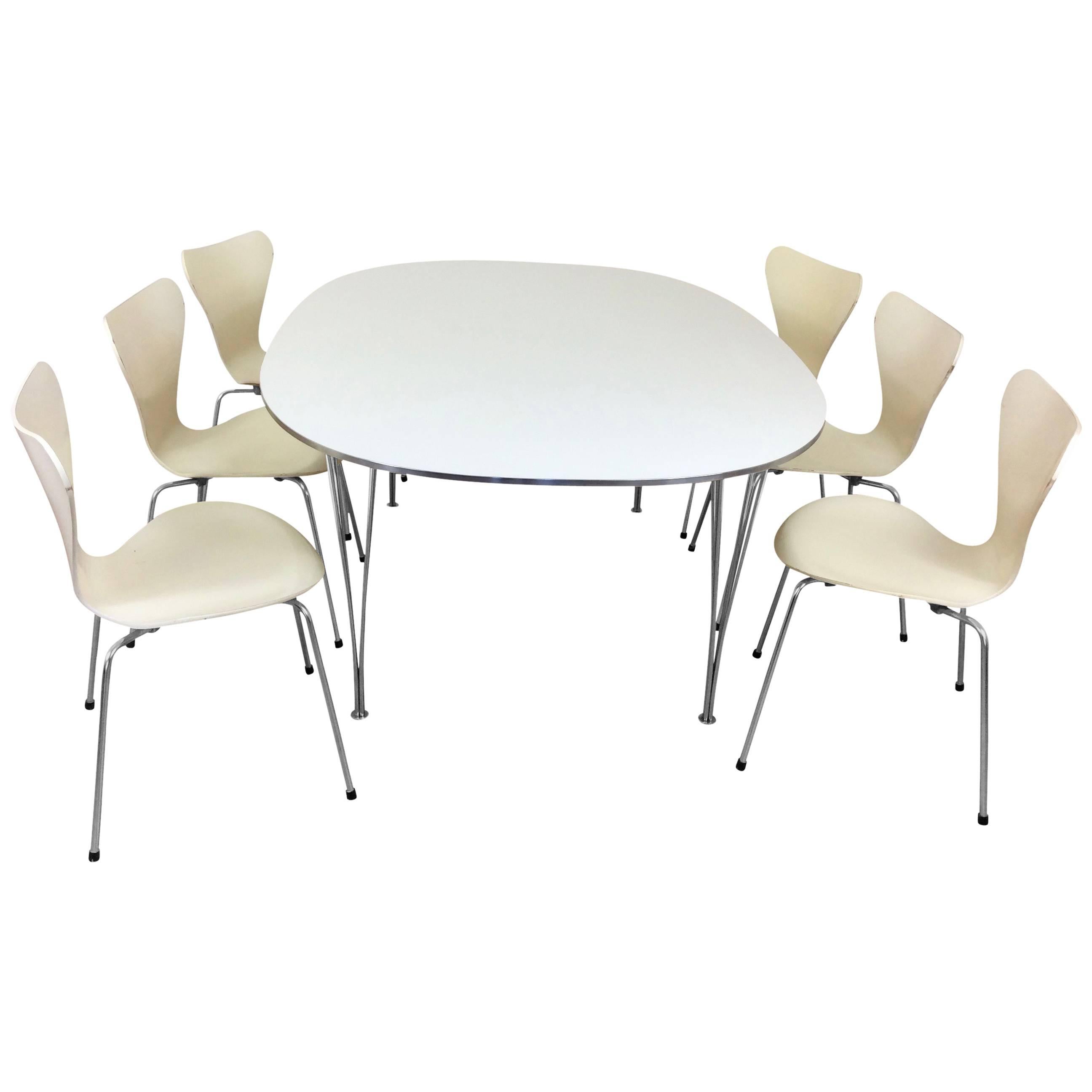 Fritz Hansen Dining Table and Chairs by Arne Jacobsen For Sale