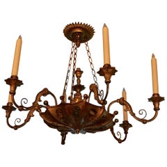 Lustre continental à six lumières en bois peint et doré, XIXe siècle