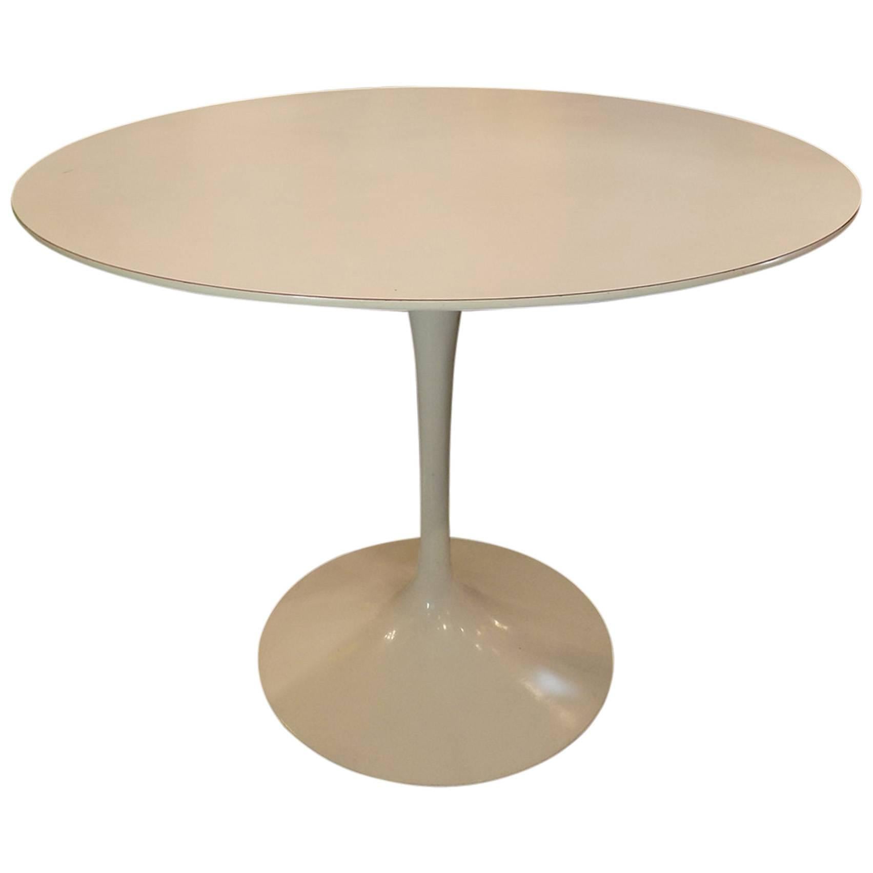  Beautiful Saarinen Tulip Table Knoll Edition For Sale