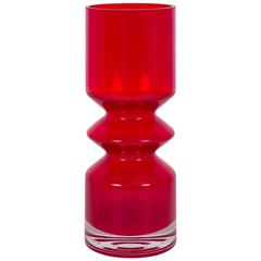 Vase scandinave en verre rubis