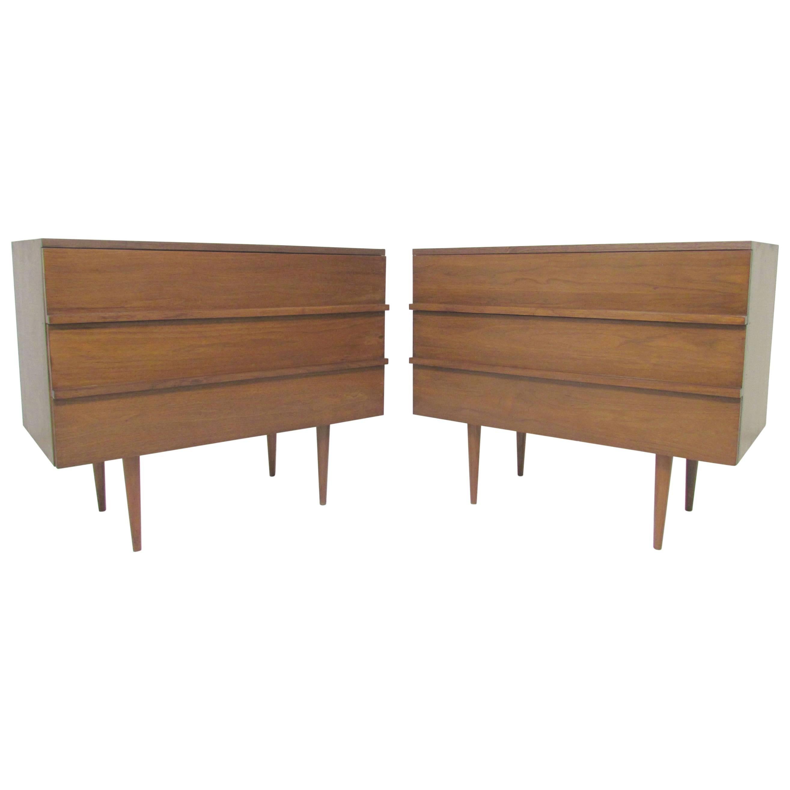 Pair of Mid-Century American Bedside Chests in Walnut, circa 1960s