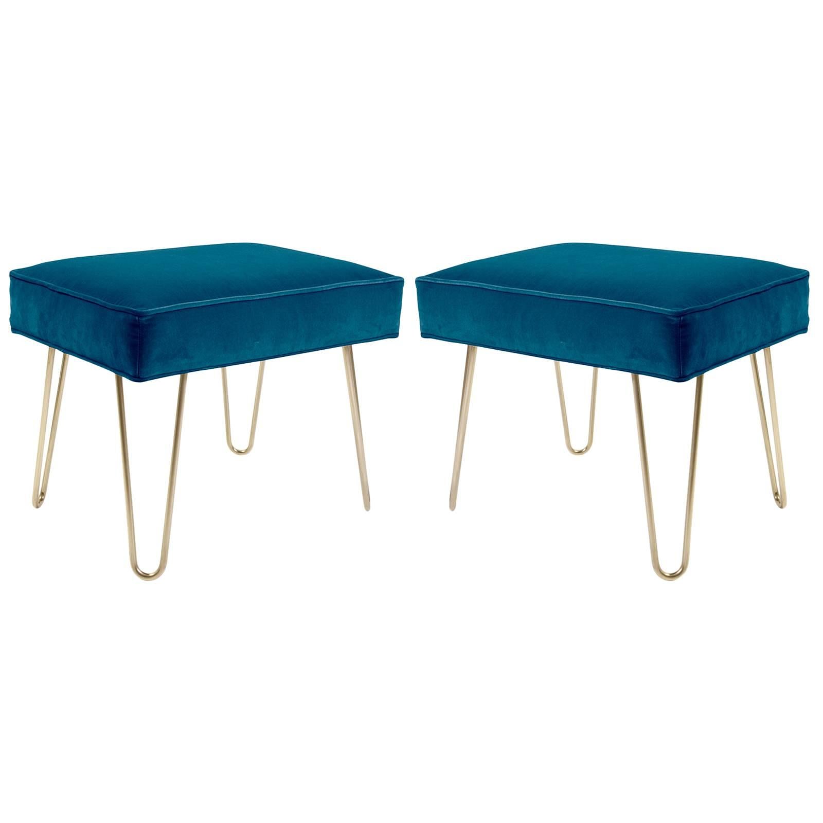 Otomanas con horquilla Petite Brass en terciopelo índigo by Montage