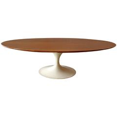 Oval Eero Saarinen Coffee Table for Knoll 1950s white base