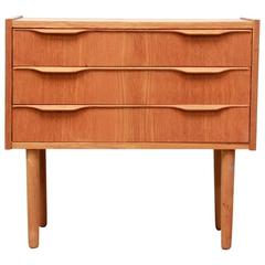 Danish Modern Oak Chest of Drawers, 1960s Danish Modern Oak Chest of Drawers, 1960s