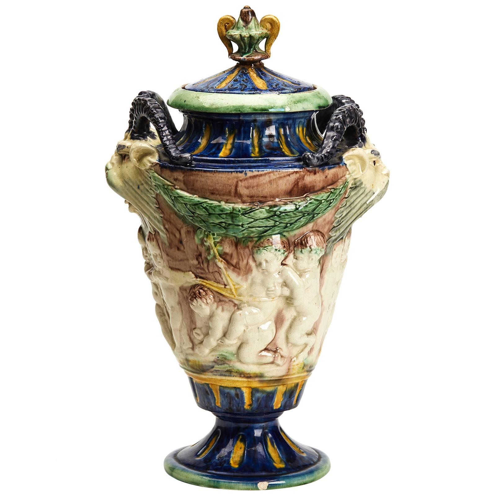 Antike antike Majolika-Vase mit Deckel und groteskem Hornkopf, 19. Jahrhundert