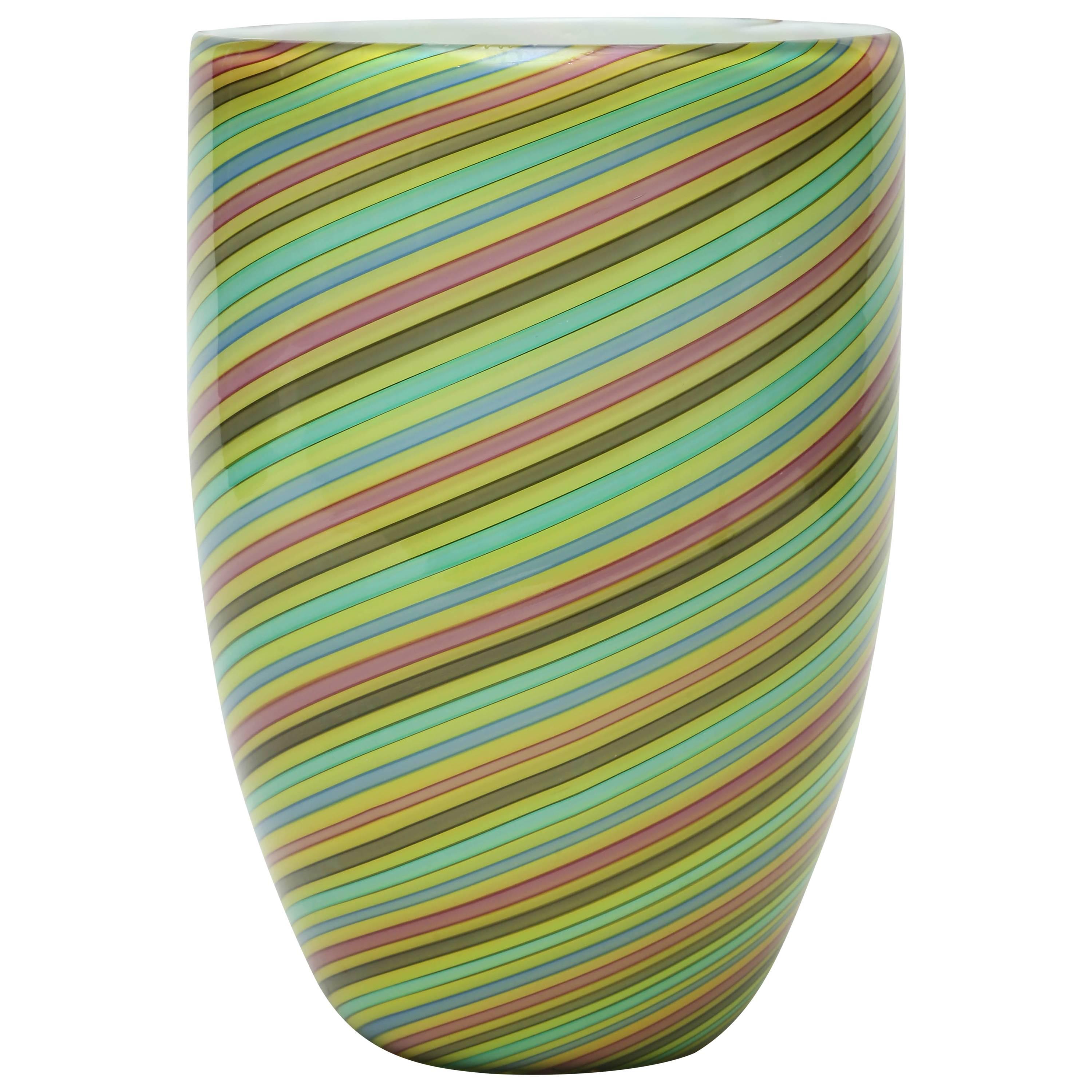Collectors Mid-Century Modern Italian Murano Glass Cenedese Mezza Filigrana Vase For Sale