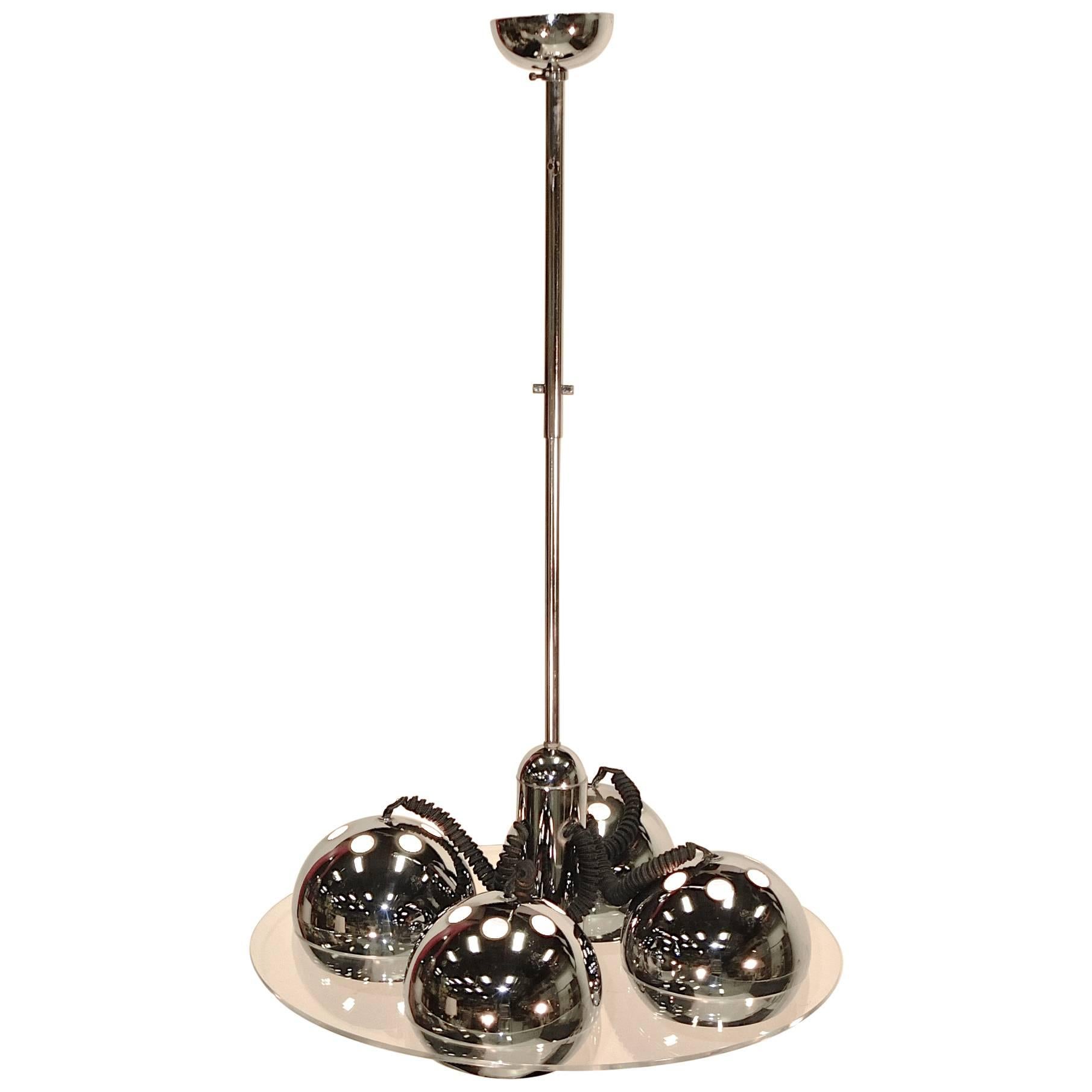 Pendentif en lucite et globe oculaire en chrome italien des années 1970 en vente
