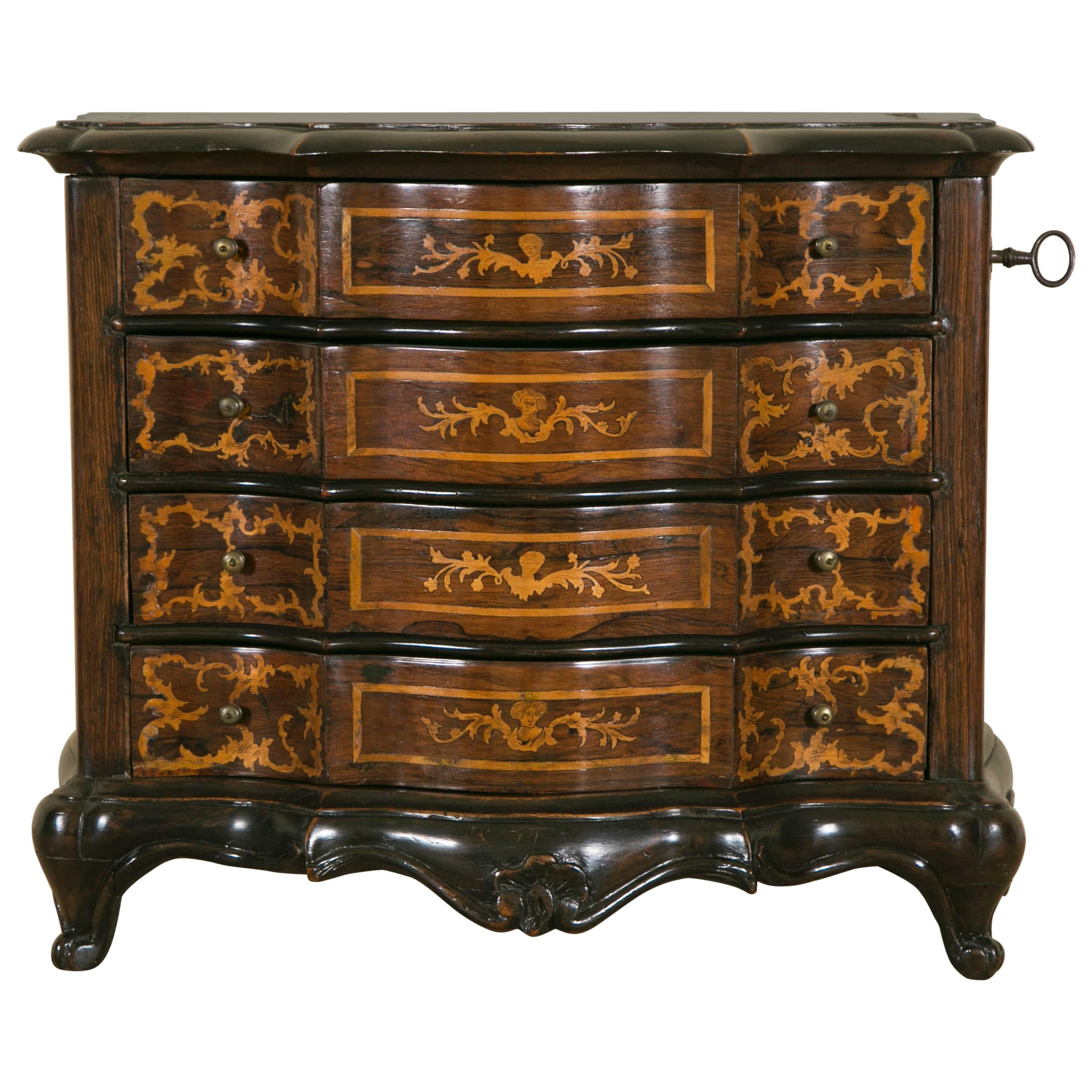 18th Century "Commode De Maîtrise" in Rosewood Veneer For Sale